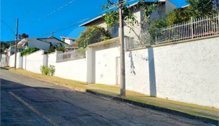 Casa à venda com 4 quartos, sendo 3 suítes,  em Jardim dos Estados, Poços de Caldas, MG