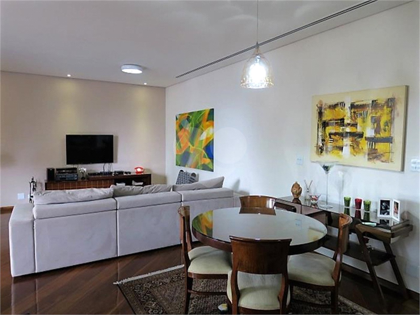 APARTAMENTO UM POR ANDAR!