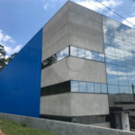 Galpão industrial com renda à venda em Cotia