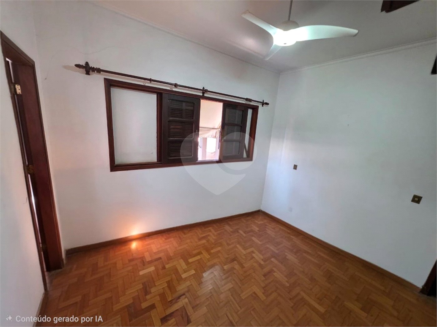 Casa Térrea 5 quartos bem localizada com piscina.