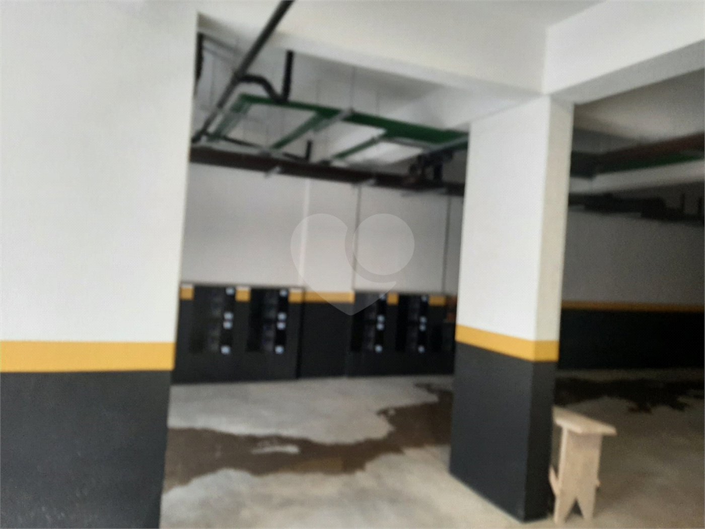 Apartamento VENDER com 44m2, com 2 quartos, banheiro, sala integrada à cozinha e 1 vaga de garagem