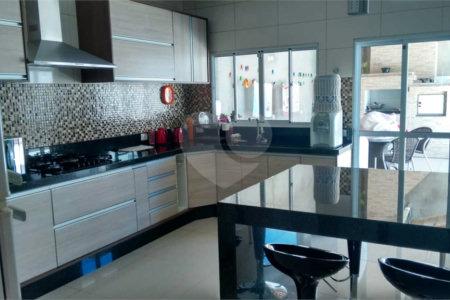 CASA A VENDA NO BAIRRO VISTA VERDE COM 3 DORMITORIOS, 3 SUITES, 3 VAGAS, METRAGEM 316M², SJC
