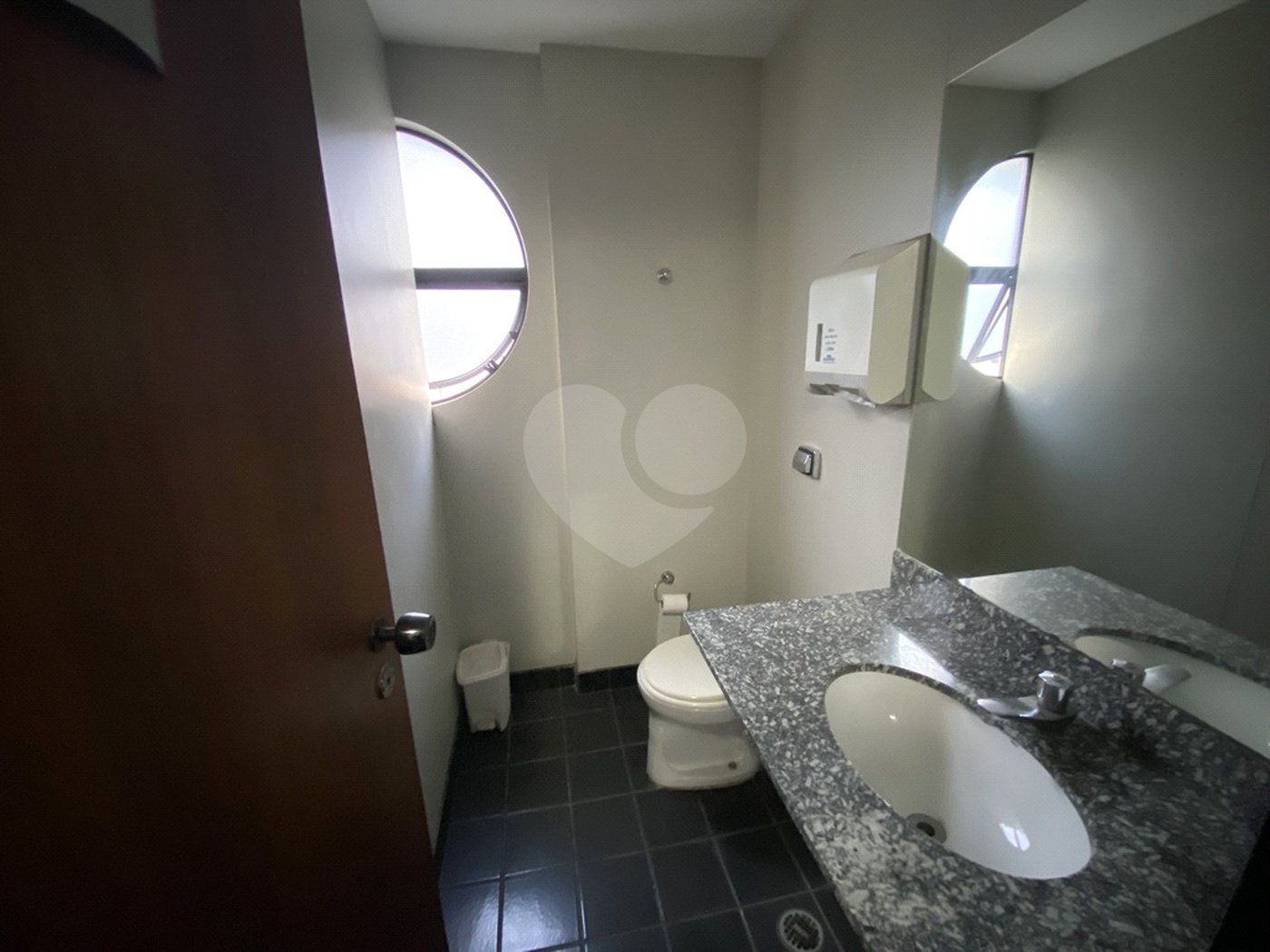 Conjunto comercial com 146m², 3 vagas, à venda no Brooklin