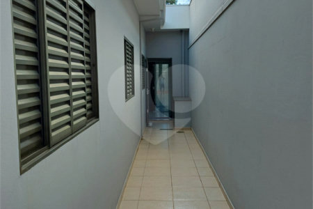 Casa Térrea com 2 dormitórios, sendo 1 suíte.
