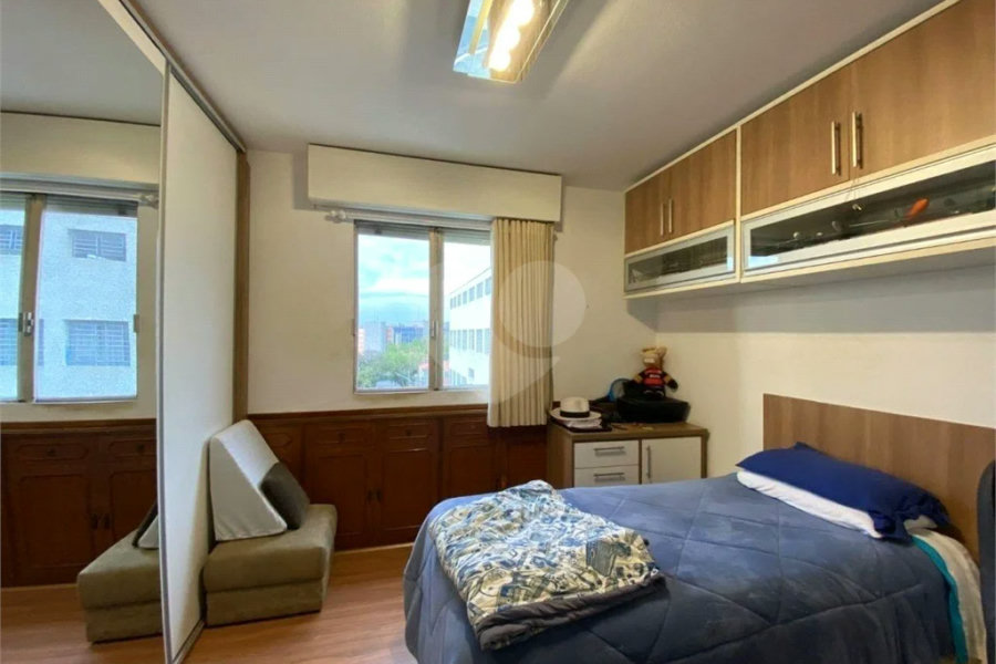 Apartamento de 03 Dormitórios com uma Vaga.