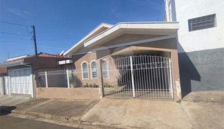 Casa de Vila à venda com 3 quartos, sendo 1 suíte, em Vila Nossa Senhora de Fátima, São Carlos, SP