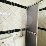 CASA A VENDA NA CIDADE SALVADOR COM 150M², 2 DORMITÓRIOS, 1 BANHEIRO, 2 VAGAS, JACAREI/SP.