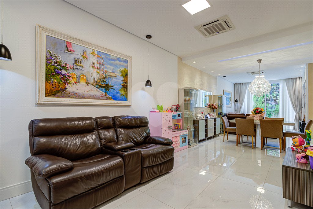 Casa à venda com 4 quartos, sendo 2 suítes, no condomínio Residencial Terras Altas, São Paulo - SP