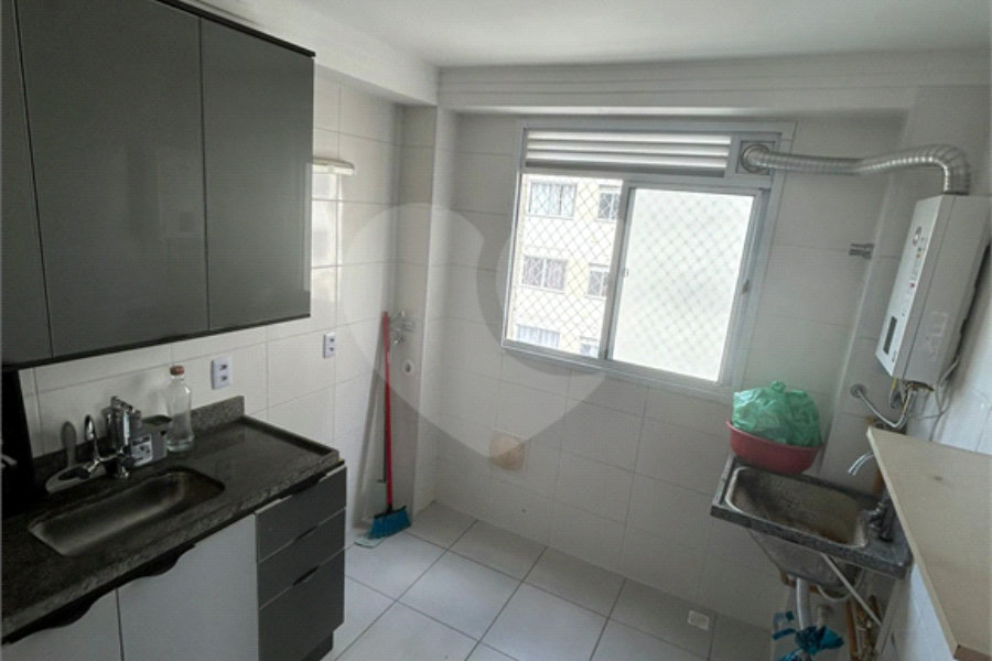 Apartamento de 44m² com vaga na garagem.