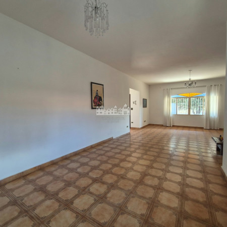 Casa Térrea à venda com 4 quartos, sendo 2 suítes, em Loteamento Loanda, Atibaia, SP