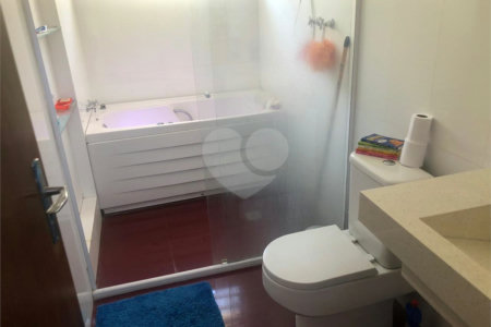 Sobrado completo e espaçoso em São Caetano do Sul | 3 Suítes | 5 a 7 Vagas de garagem