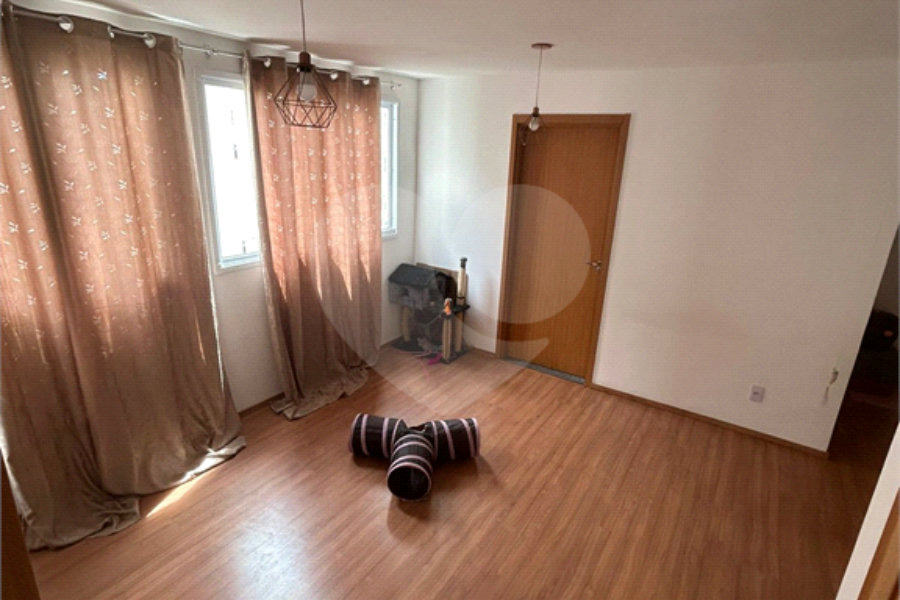 Apartamento de 44m² com vaga na garagem.