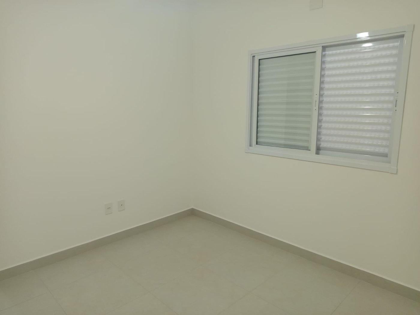 🌊✨ Oportunidade Única na Praia Grande – Casa Nova com Piscina a Apenas 390m do Mar! ✨🌊