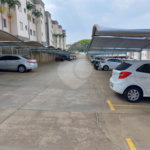 Apartamento no Condomínio Mont Vernon .