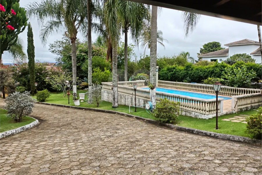 Casa à venda com 4 quartos, sendo 2 suítes,  em Country Residencial Felix, Bom Jesus dos Perdões, SP