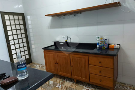 Casa Térrea com 2 dormitórios, sendo 1 suíte.