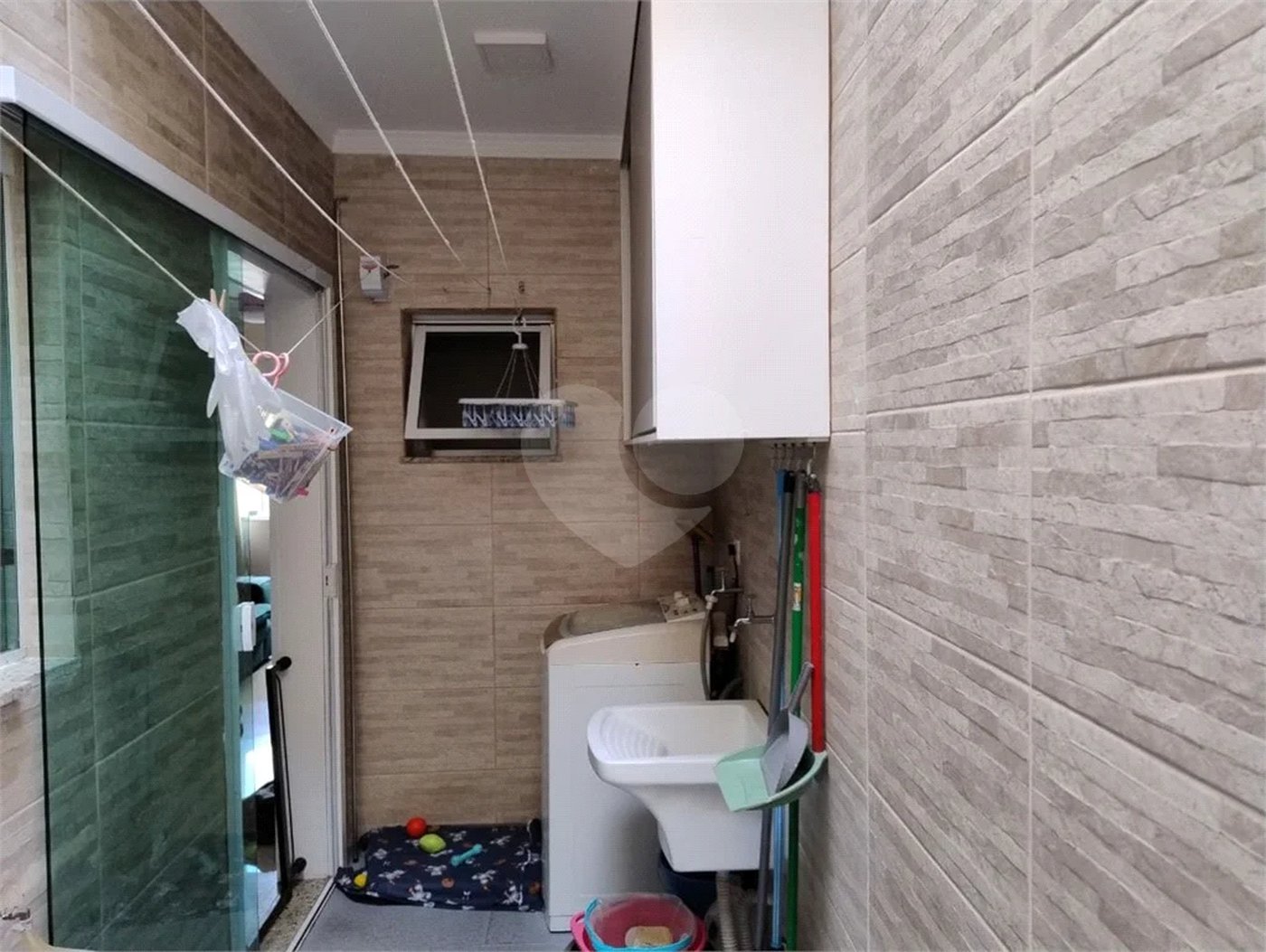 Vende-se Sobrado com 2 Suítes em Condomínio Fechado – Vila Ré