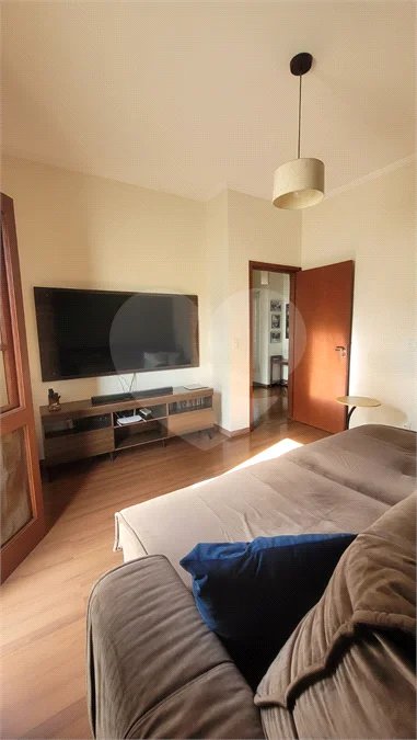 Casa Exclusiva com Pé-Direito Alto e Área Gourmet no Jardim Paraíso