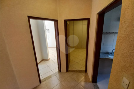 Casa Térrea no Condomínio Damha I,