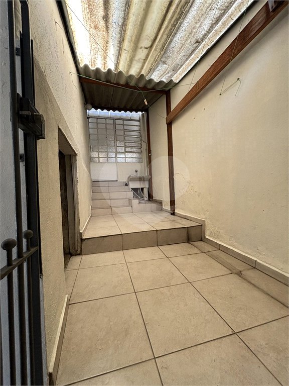 Casa com 132m² de terreno, 2 dormitórios, 2 vagas de garagem e próximo ao metrô.