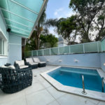 Casa com 4 quartos em condomínio fechado com piscina