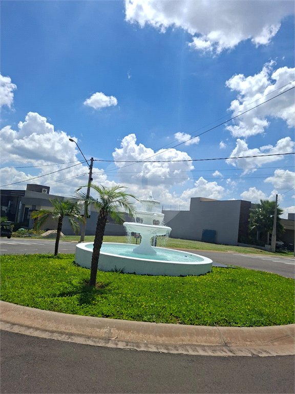 Indaiatuba - Condominio Viena - Terreno com 250 ms - sendo 10 ms de frente por 25,00 ms de fundos - área de lazer completa com academia, churrasqueira, piscina para adultos e crianças, playground e salão de festas.Segurança 24 horas -. Venha conhecer essa incrível oportunidade! R$ 420.000,00