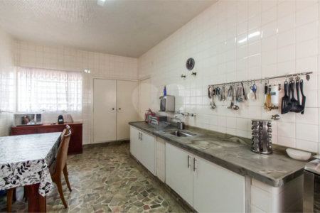 CASA TÉRREA 250m2 construídos/600 m2 de Terreno - metrô S.Judas