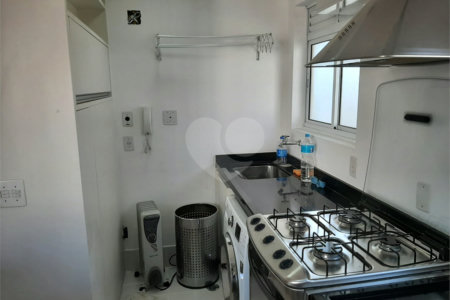 Cobertura de 240m² à venda em Moema - 04 Dorm sendo 02 suítes e 04 vagas.