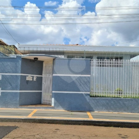 Casa à venda com 3 dormitórios, sendo 1 suite e ampla área de lazer no Jardim Brasil
