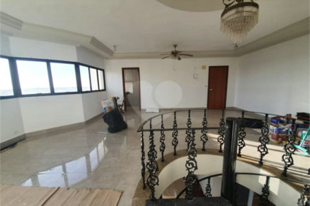 Apartamento Cobertura, no Condomínio Porto Sol.