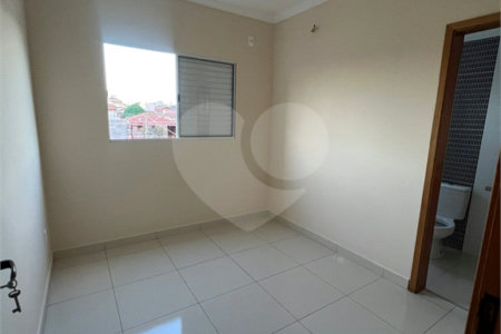 Apartamento no Condomínio Residencial Clarice.