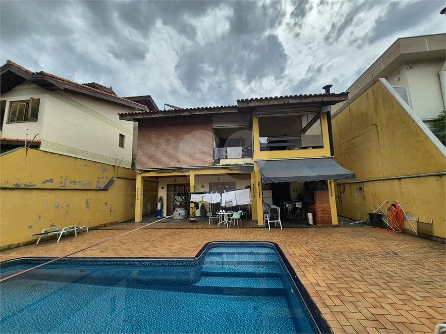 Casa a venda com piscina