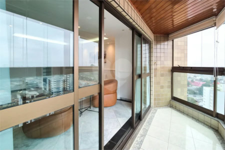 Cobertura sofisticada no Jardim do Mar, em São Bernardo do Campo, com 4 dormitórios, closet, hidromassagem, varanda, 5 vagas de garagem e lazer completo. Ideal para quem busca conforto e exclusividade.