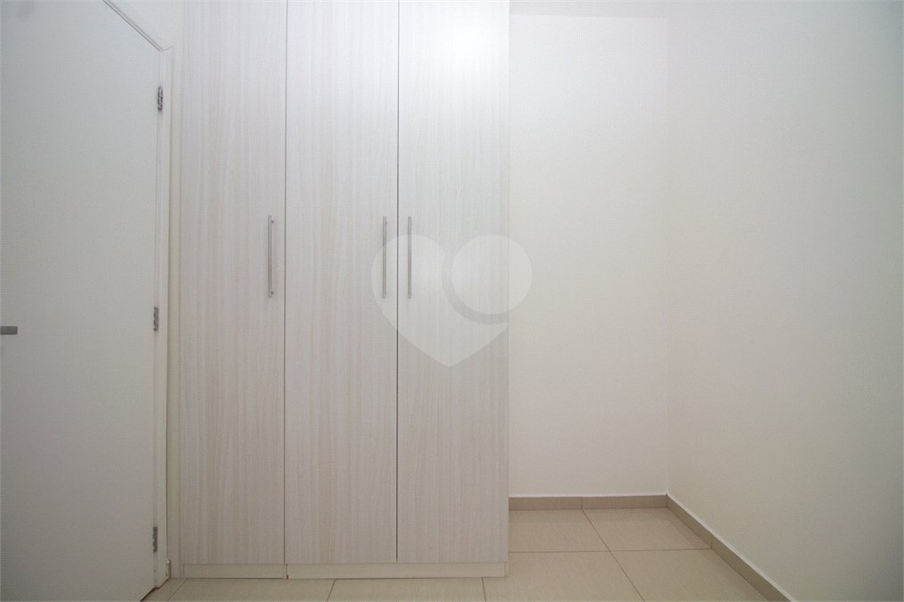 Apartamento com 02 dormitórios, sendo 1 suíte com 02 vagas de garagem