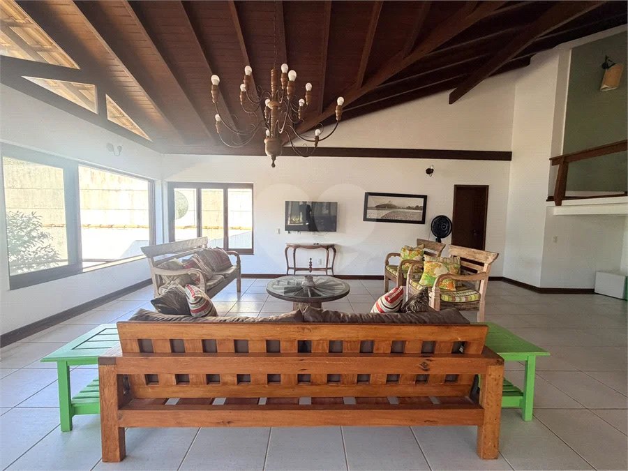Casa à venda com 4 suítes em Ferradura, Armação dos Búzios, RJ