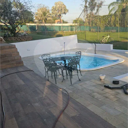 Indaiatuba- condominio Vale das Laranjeiras - Itaici - Terreno 3040,00 ms- construida 220ms - 3 dormitórios, sendo 2 suítes e uma suíte master com closet, além de uma sala ampla com 3 ambientes, Cozinha planejada,, campo de futebol/vôlei, Area de lazer com piscina, espaço gourmet com churrasque