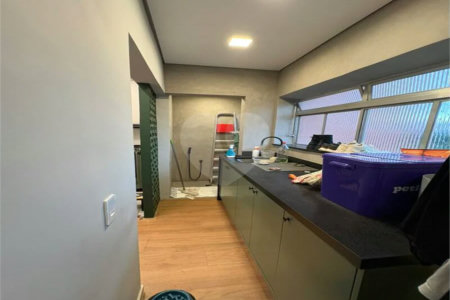 Apartamento Recém reformado e mobiliado a venda em Vila Mariana