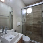 Apartamento totalmente decorado em Moema com 70 m2 , 2 quartos, 2 suítes e 2 vagas, ambientes com ar condicionado.