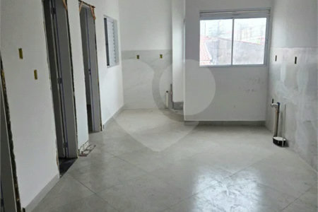 Apartamento com 48m², distribuídos em 2 dormitórios, sala, cozinha e 1 banheiro.