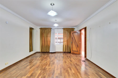 Sobrado à venda com 4 quartos, sendo 1 suíte,  em Interlagos, São Paulo, SP