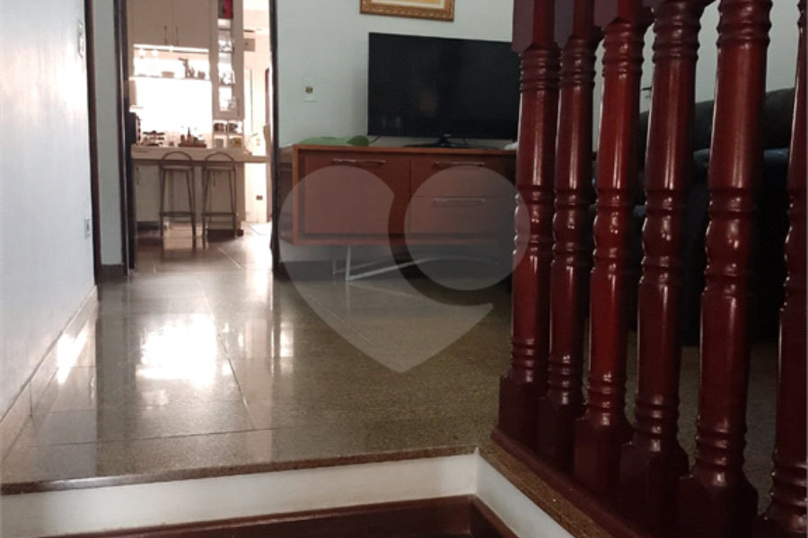 Casa Térrea Assobradada com Varanda Gigante no Jardim Líbano
