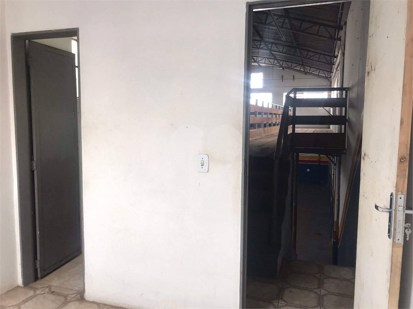Galpão Comercial na Vila Luftalla.