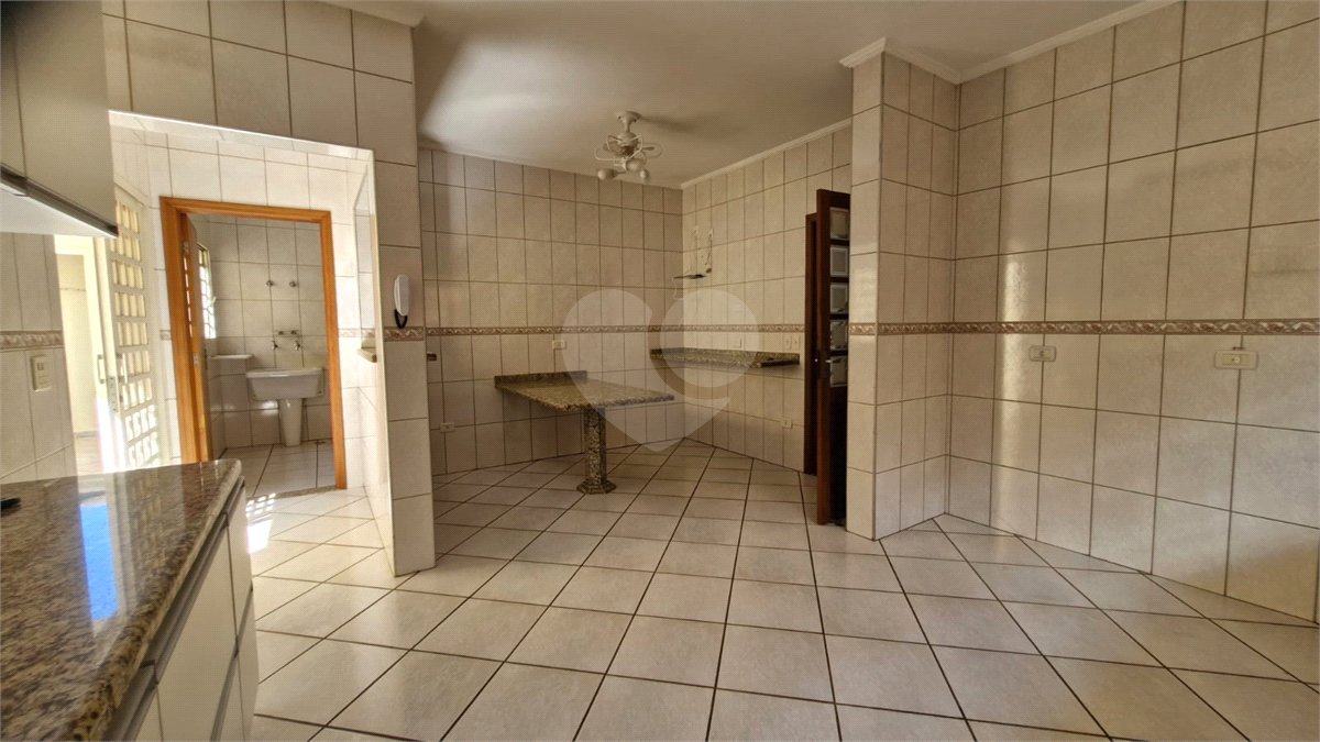 Casa sofisticada à venda em bairro nobre de Atibaia | 3 dormitórios | 408 m²