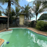 Casa em Condomínio Fechado com 4 suítes e área de lazer completa.