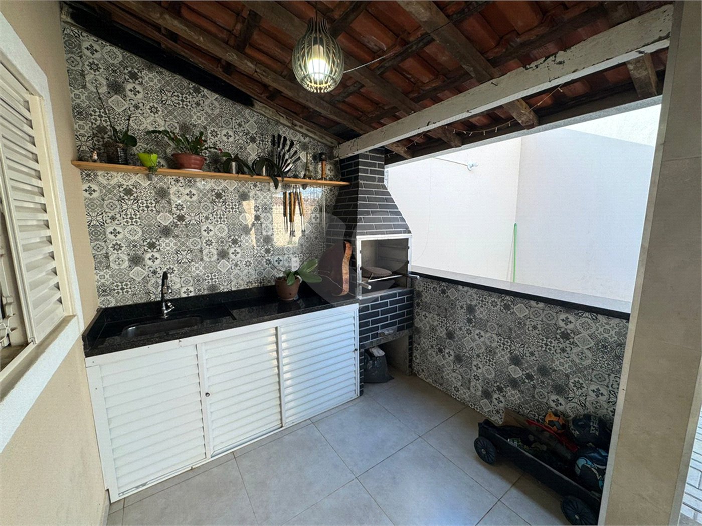 Sobrado á venda com Edícula, no Jardim Embaré, em São Carlos-SP.