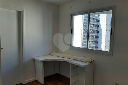 Cobertura de 240m² à venda em Moema - 04 Dorm sendo 02 suítes e 04 vagas.