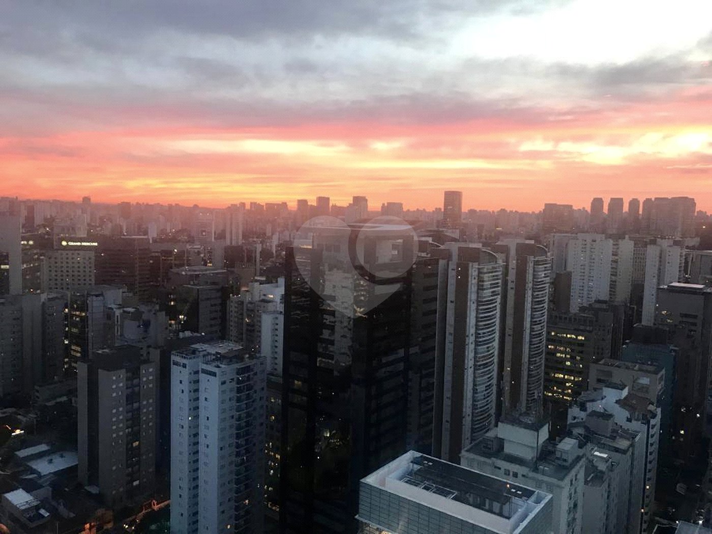 Apartamento venda / locação Vila Nova Conceição, 80m², andar alto, 1 suíte e 2 vagas