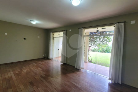 Casa à Venda . Aceita Permuta por Apto. ou Casa ,em Condomínio na Cidade São Paulo ou Bauru.