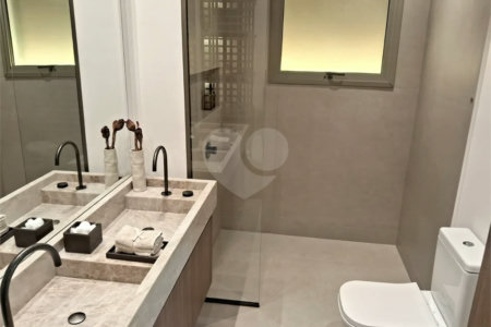 Apartamento à venda com 3 suítes em Moema, São Paulo, SP