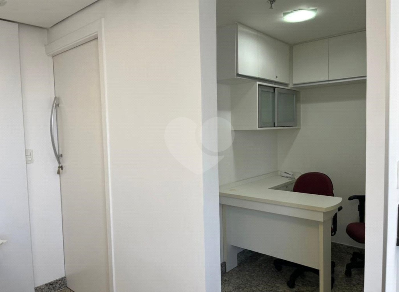 Sala Comercial ideal para clinicas e próximo ao metrô.